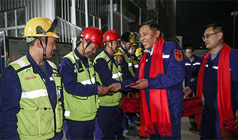 公司管理團隊“除夕夜”向堅守崗位的干部員...